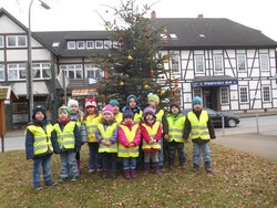 Weihnachtsbaum schmücken KiTa Lohbrede