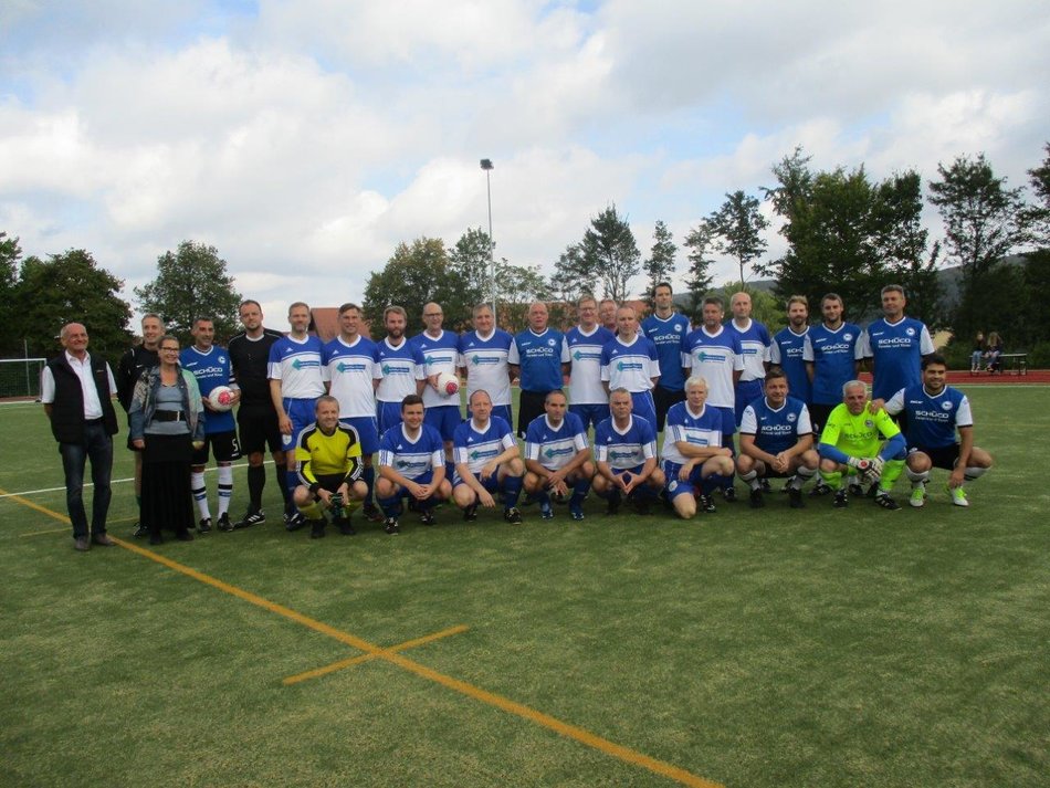 Kunstrasen Traditionsmannschaft - Kalletaler DORFauswahl