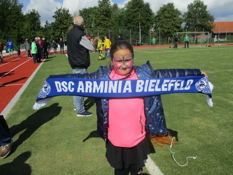 Kunstrasen Schal Marlene Wangemann