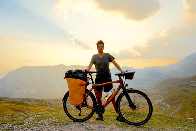Ingwar Perowanowitsch mit Fahrrad