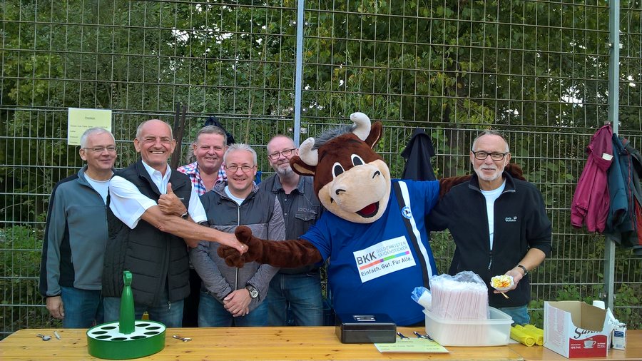 Kunstrasen Maskottchen Lohmann Getränkestand