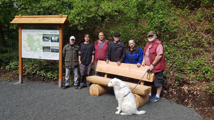 Tafel und Bank Wanderparkplatz Kalkofen